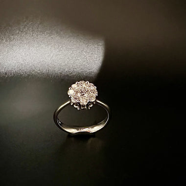 Anello  oro bianco brillanti.