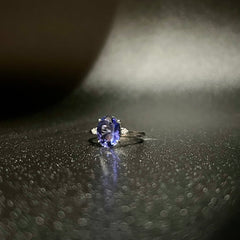 Anello con tanzanite e brillanti.