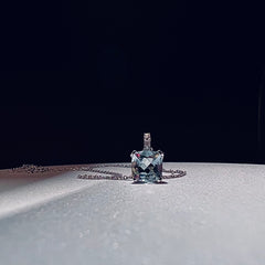 Girocollo con acquamarina e brillanti.