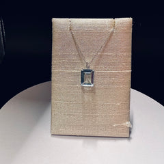 Girocollo con acquamarina e brillanti.