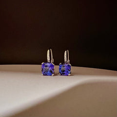 Orecchini in oro bianco e tanzanite.