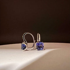 Orecchini in oro bianco e tanzanite.