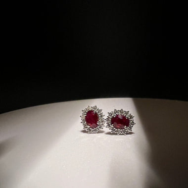 Orecchini rubini e brillanti.