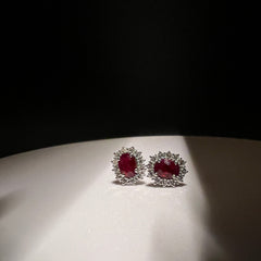 Orecchini rubini e brillanti.