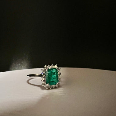 Anello smeraldo e brillanti.