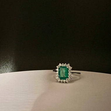 Anello smeraldo e brillanti.