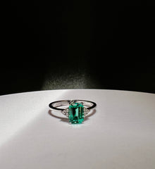 Anello smeraldo e brillanti.