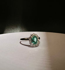 Anello smeraldo e brillanti.