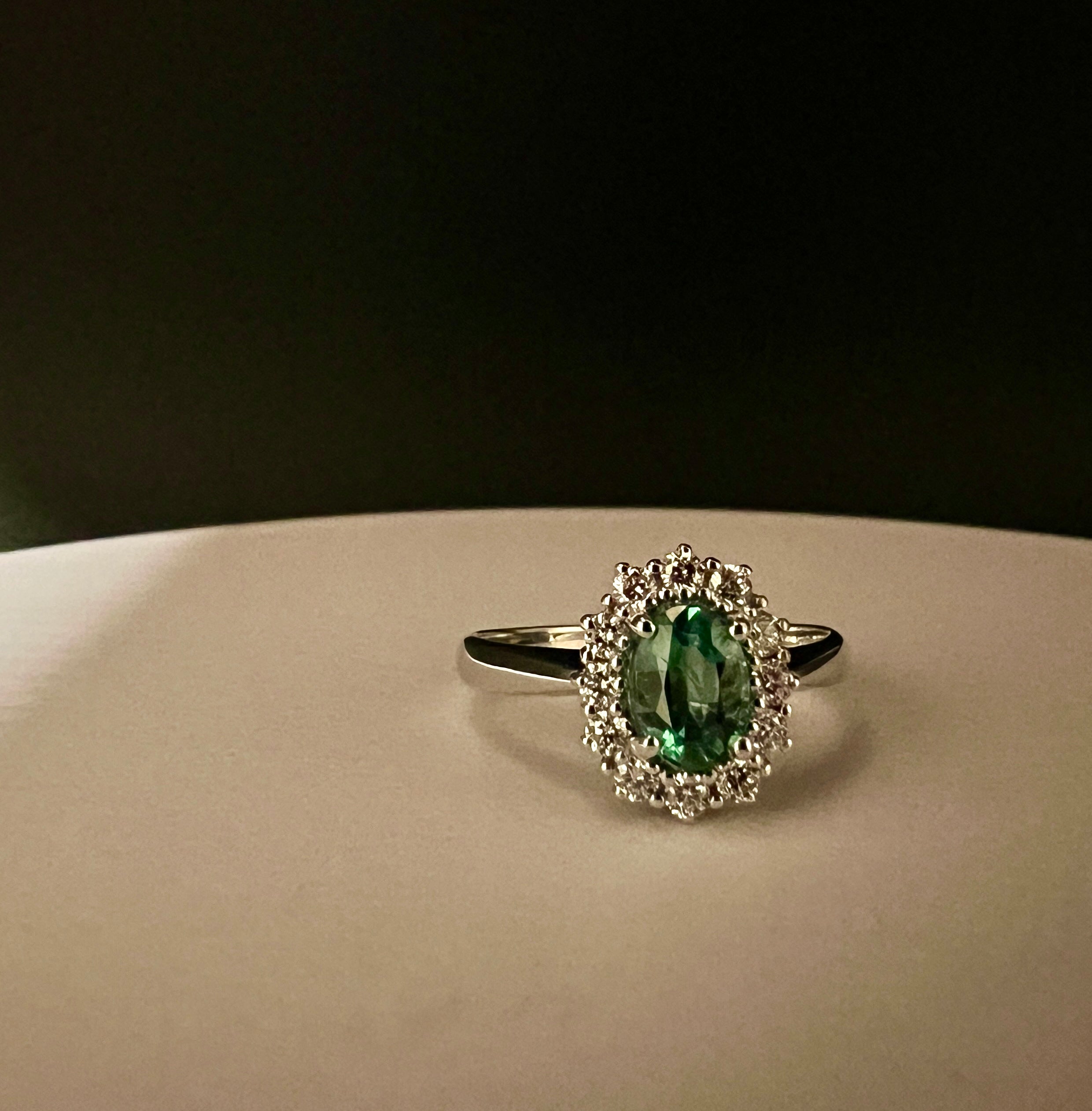 Anello smeraldo e brillanti.