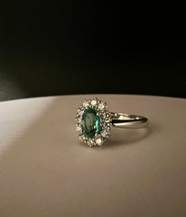 Anello smeraldo e brillanti.