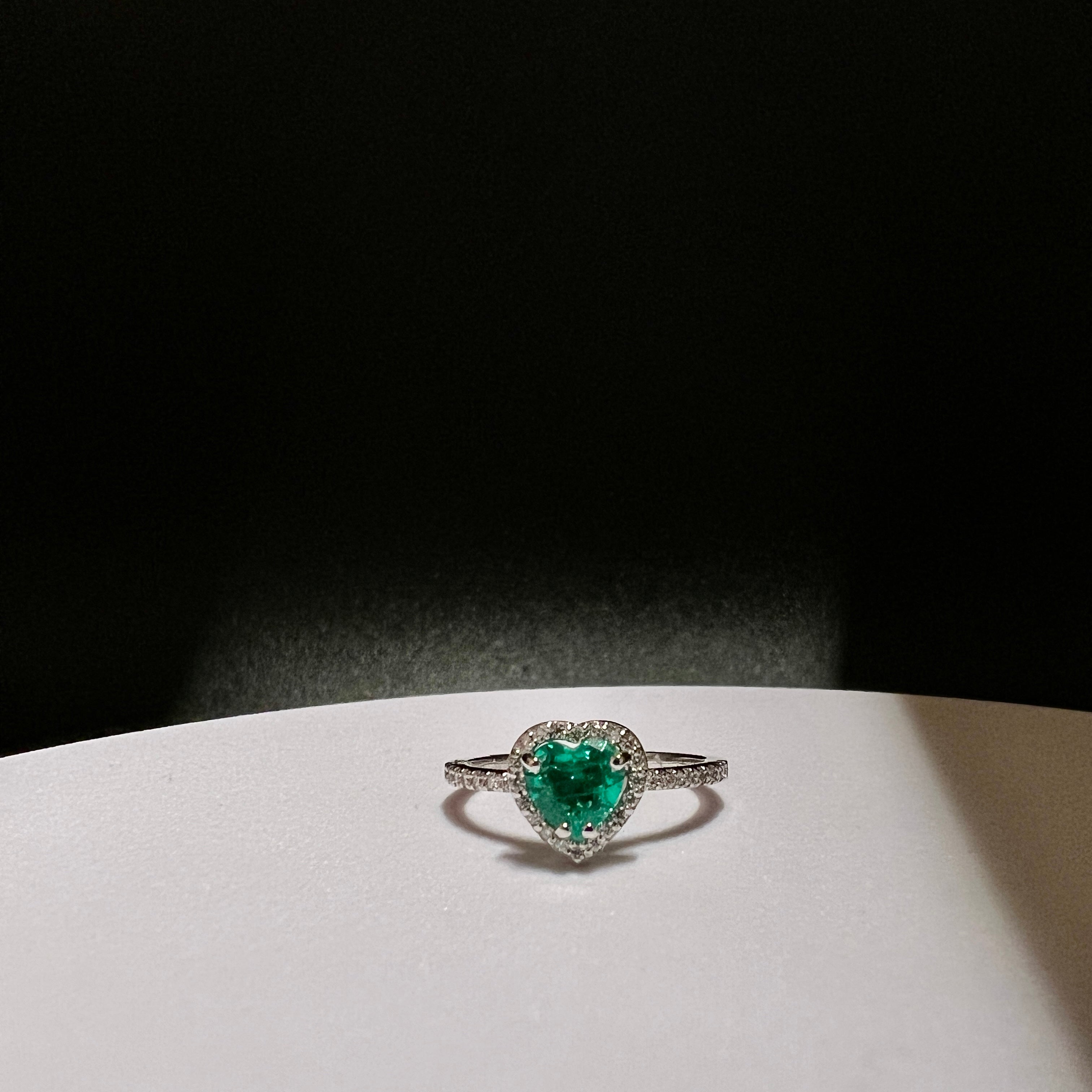 Anello smeraldo e brillanti.