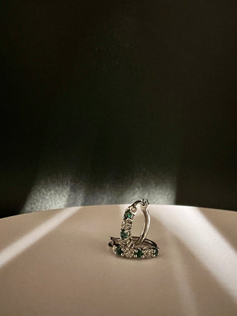 Orecchini brillanti e smeraldi.