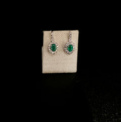 Orecchini brillanti e smeraldi.