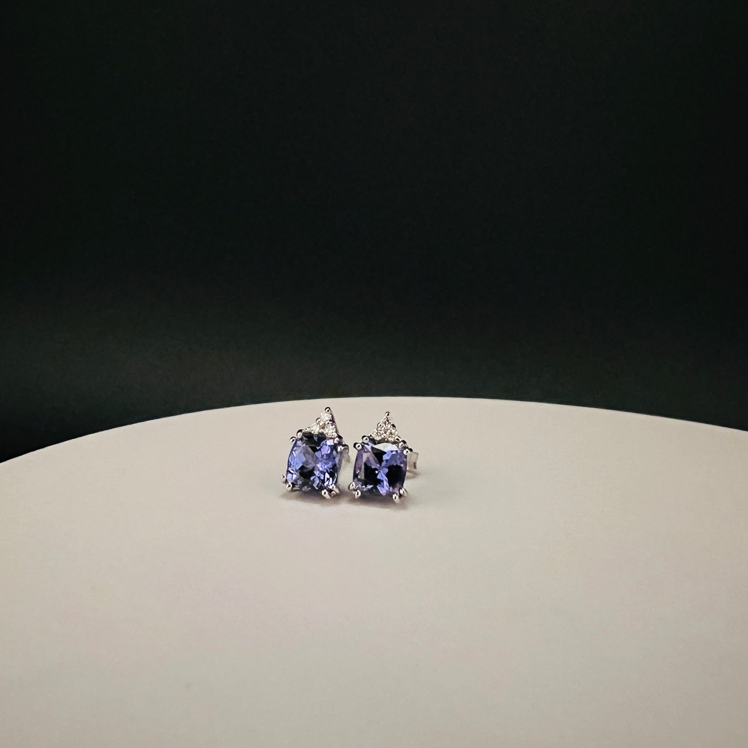Orecchini tanzanite e brillanti.